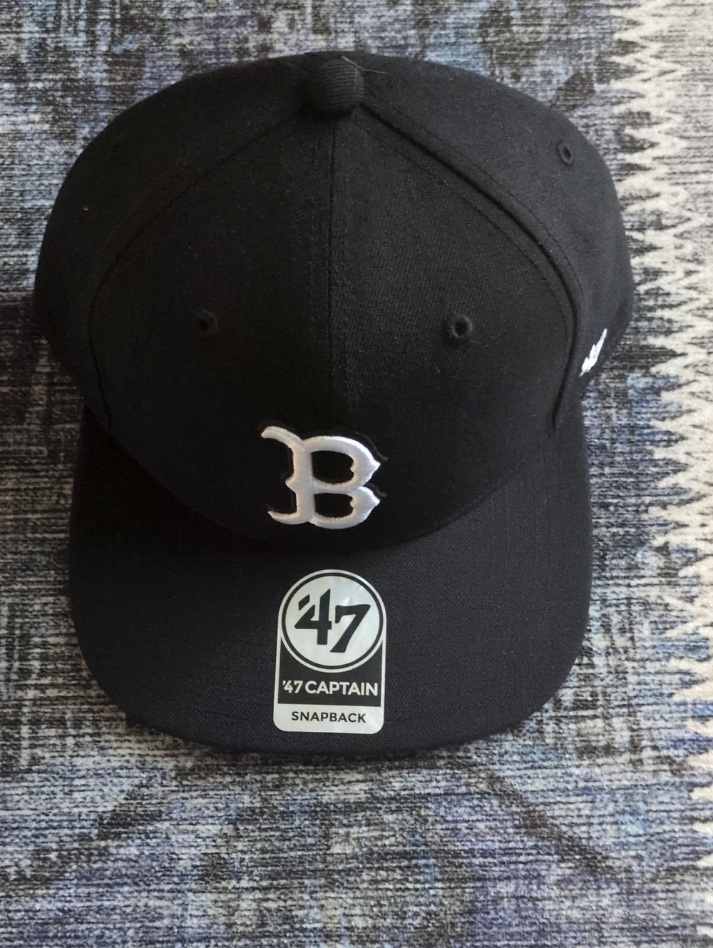 '47 Boston Red SoxBlack Snapback Hat with White 'B' Logo